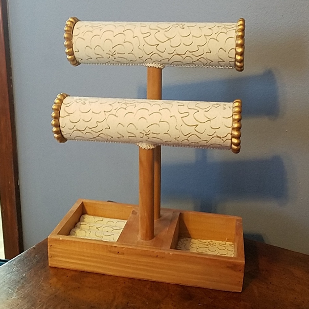 Double jewelry bar